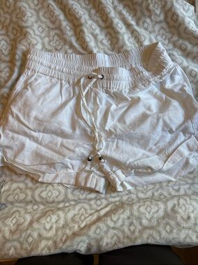 Love Tree White Elastic Waist Drawstring Athletic Shorts